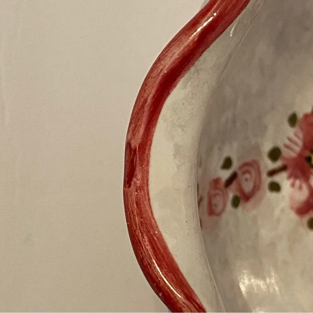 DERUTA ITALY VINTAGE HAND PAINTED POTTERY BOWL PINK FLORAL HANDLES SPOUT HOME